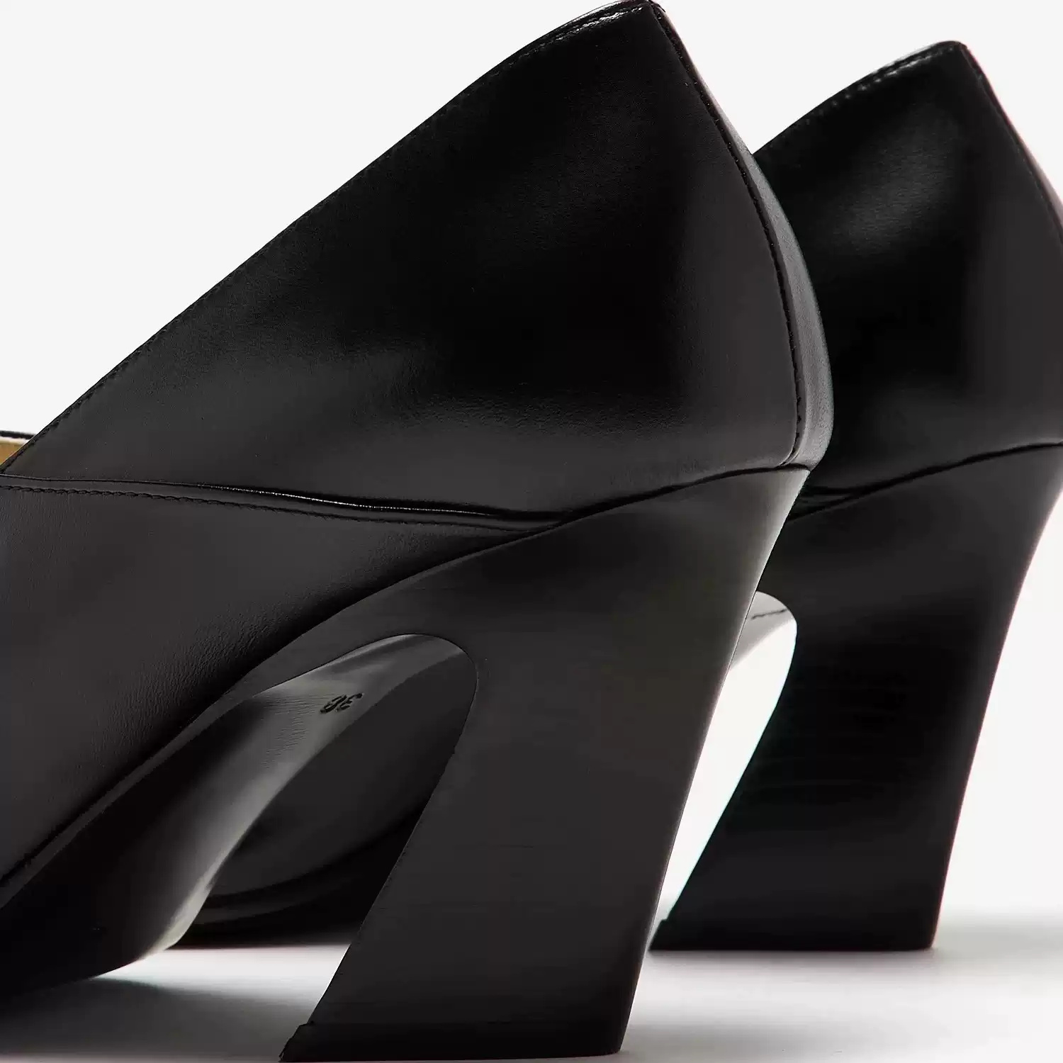 レディース ブラック レザー スクエアトゥ ブロックヒール  - Women Formal Office Wear Shoes のレビューと価格