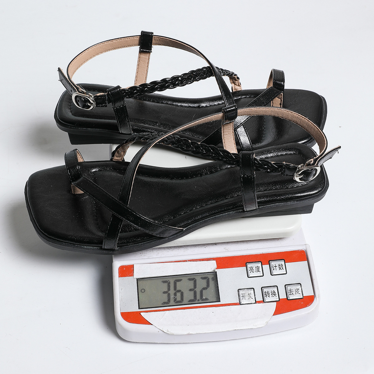 レディースワイドフィットローマンサンダル　夏用トゥリングビー - Women Formal Office Wear Shoes のレビューと価格
